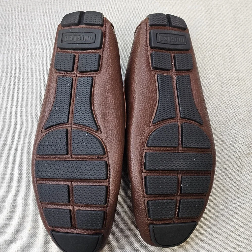 Kenneth Cole Unlisted minimal signs